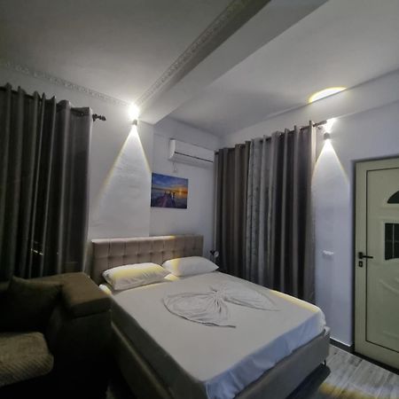 Vila Megi-Rent Room Vlorë Buitenkant foto