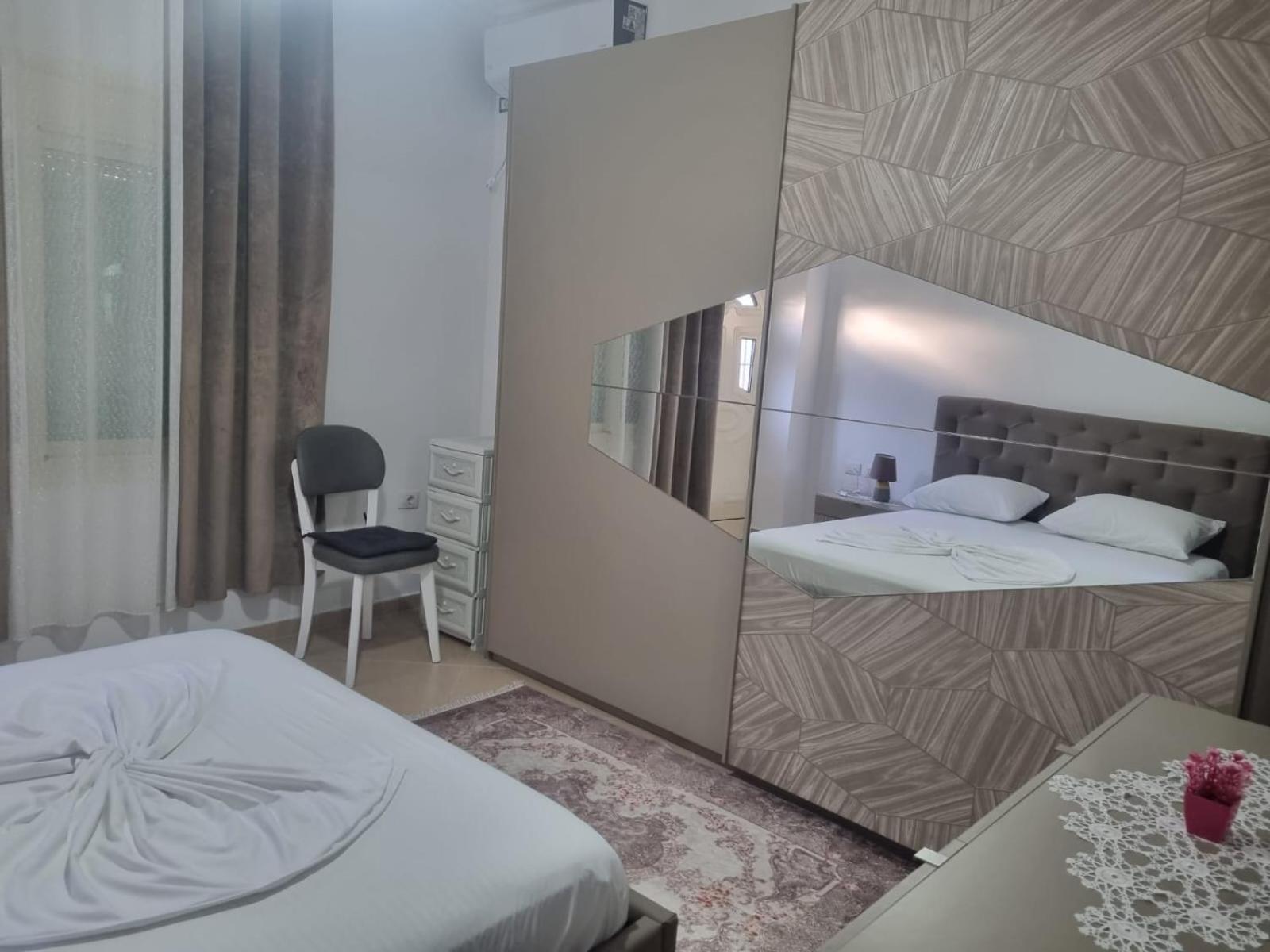 Vila Megi-Rent Room Vlorë Buitenkant foto