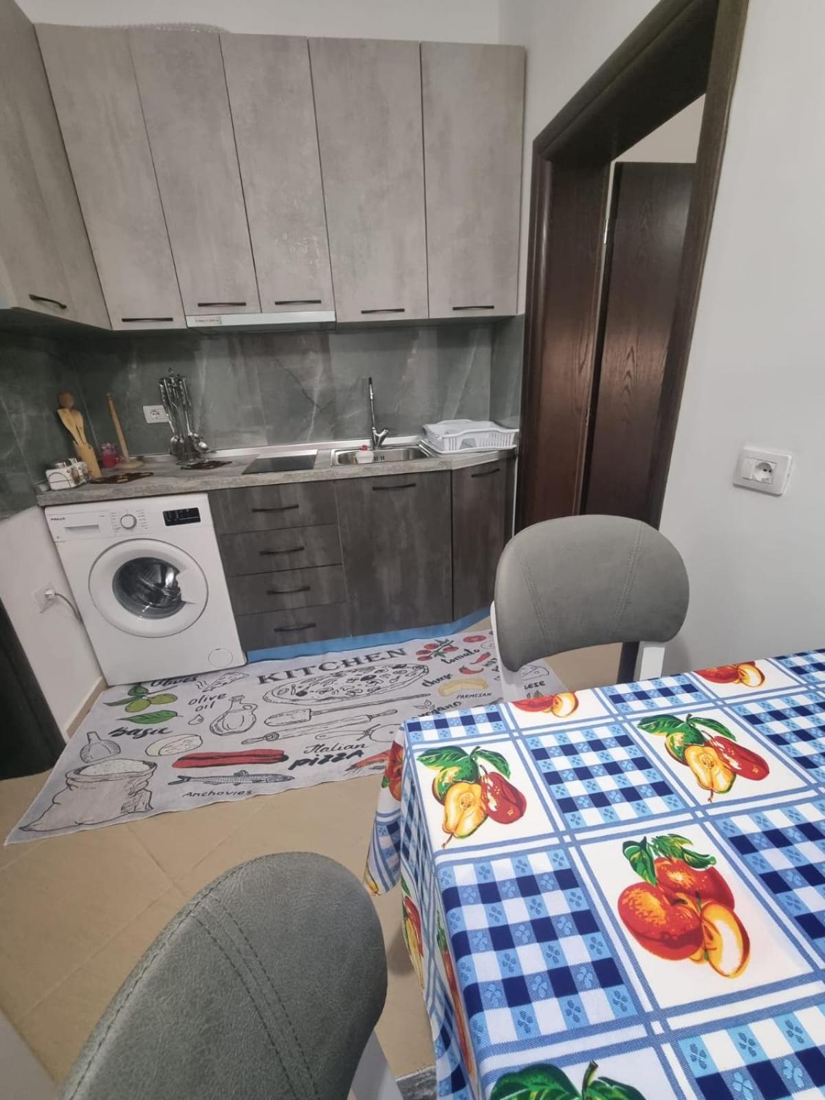 Vila Megi-Rent Room Vlorë Buitenkant foto