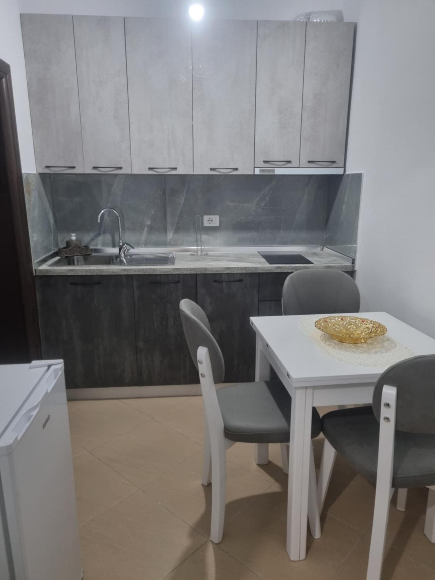 Vila Megi-Rent Room Vlorë Buitenkant foto