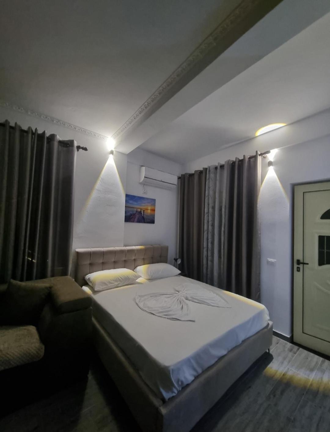 Vila Megi-Rent Room Vlorë Buitenkant foto