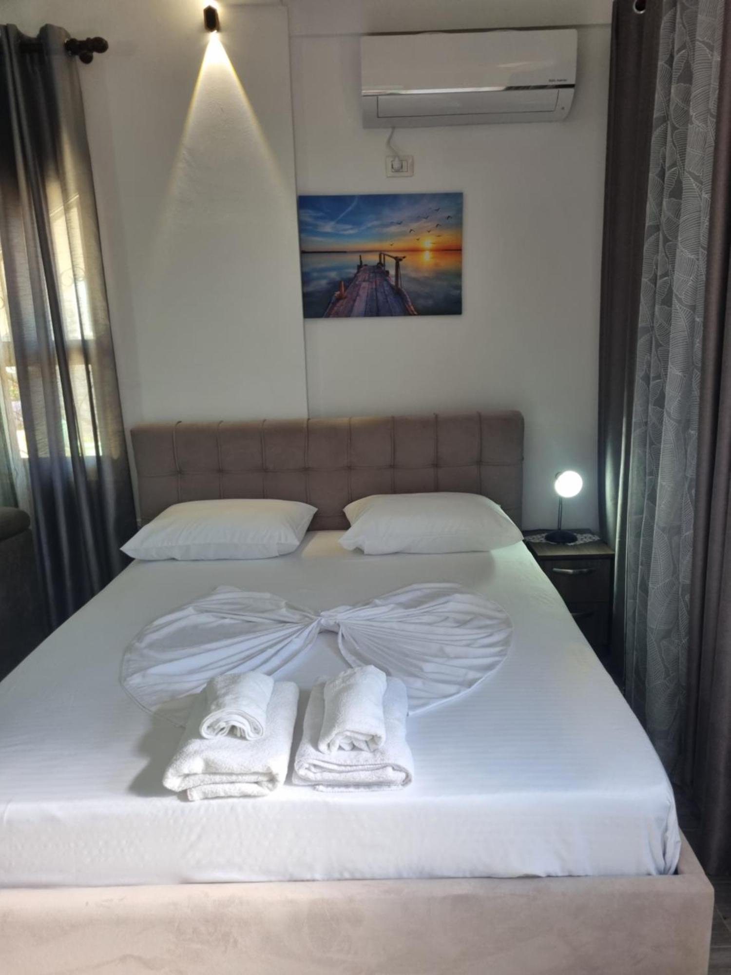 Vila Megi-Rent Room Vlorë Buitenkant foto