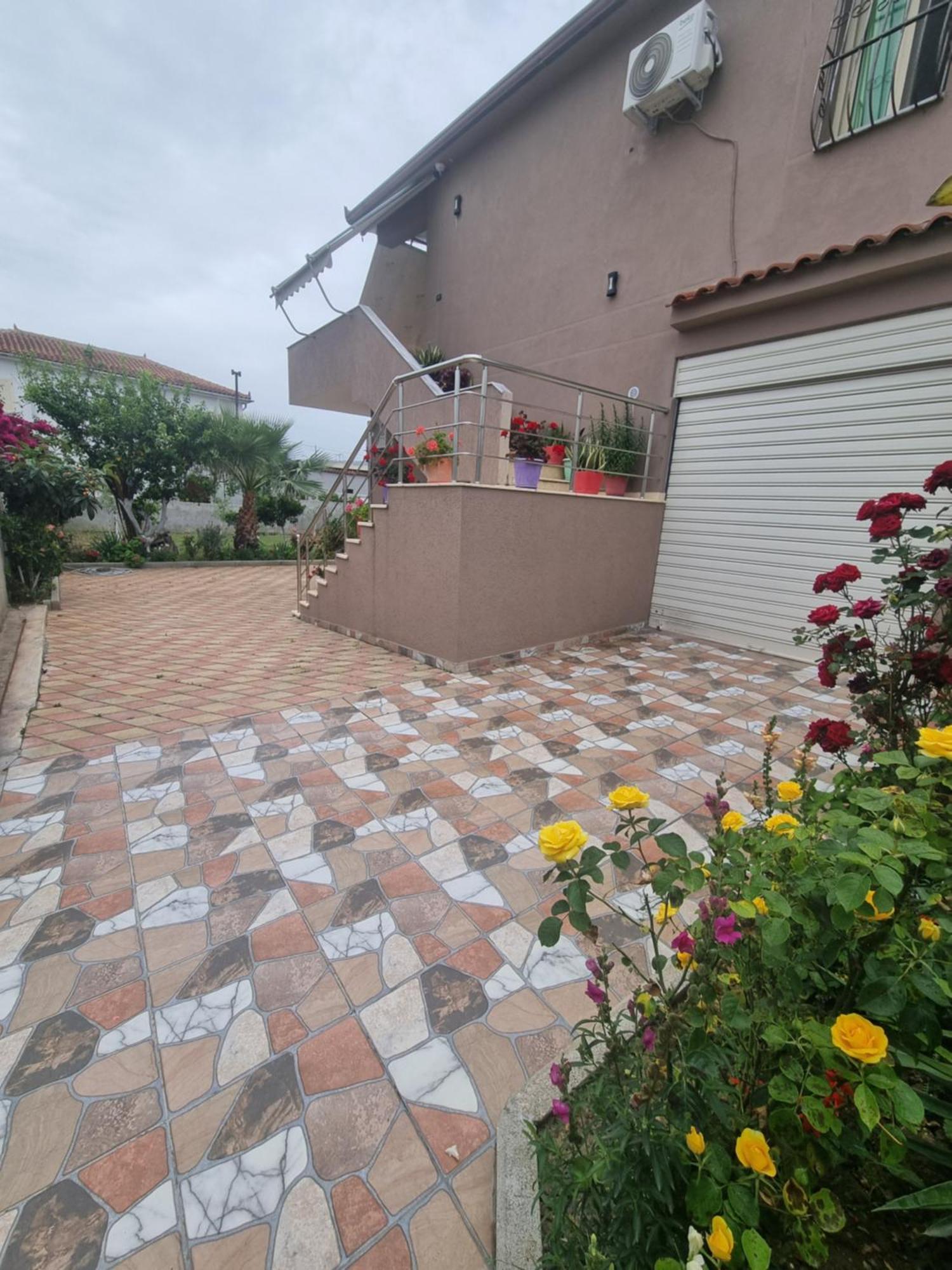 Vila Megi-Rent Room Vlorë Buitenkant foto